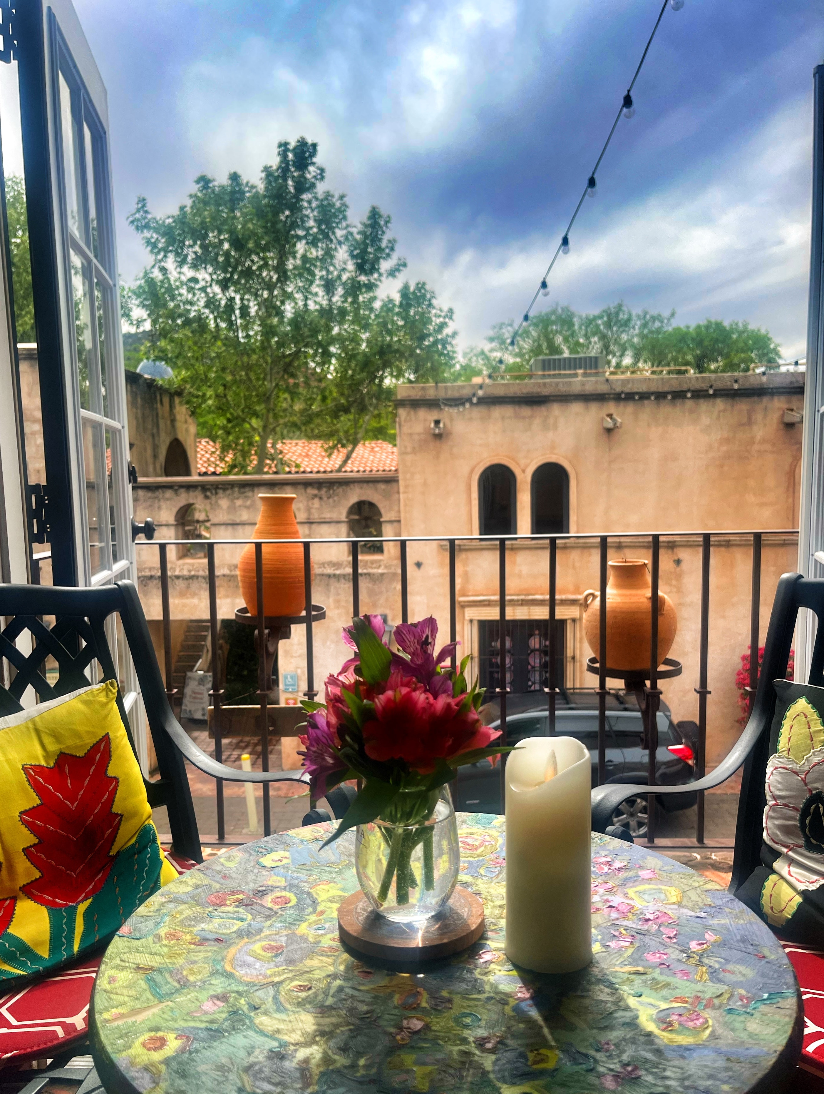 Colorful balcony table with flowers at Vino Zona